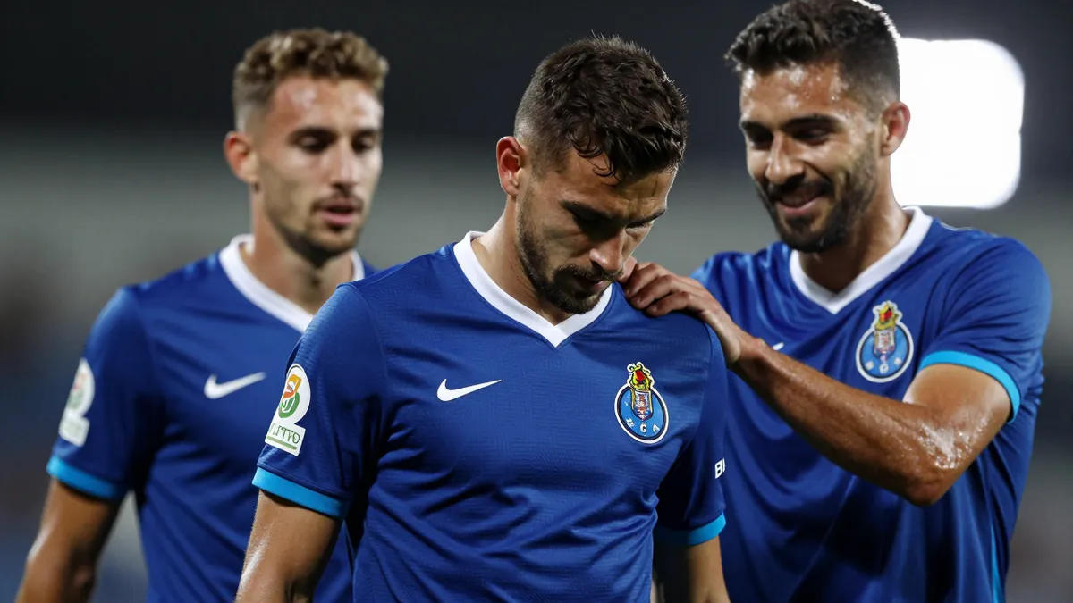 O FC Porto B perdeu para a Lusitânia de Lourosa por 2 a 0, com Paulité sendo o grande destaque da partida