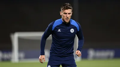 FC Porto prepara jogo com Alverca: Bednarek avança para treino condicionado e Farioli convoca dois da equipa B