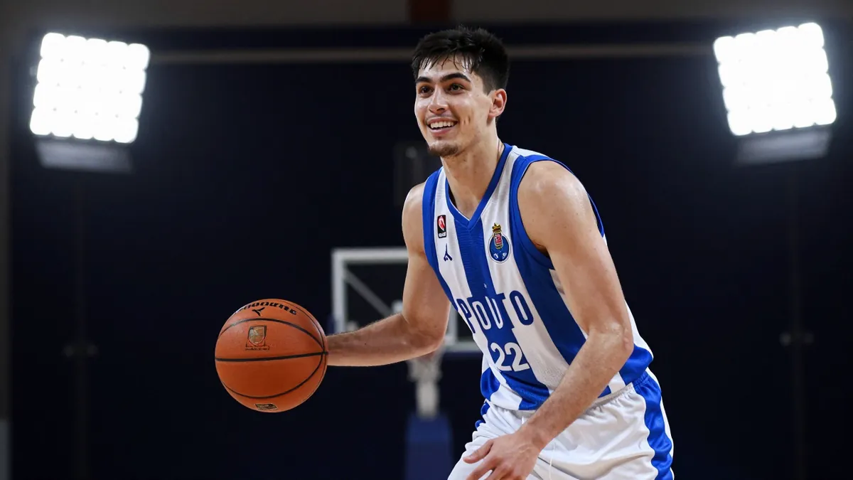 O FC Porto anunciou a contratação do base norte-americano James Woodard para o basquetebol