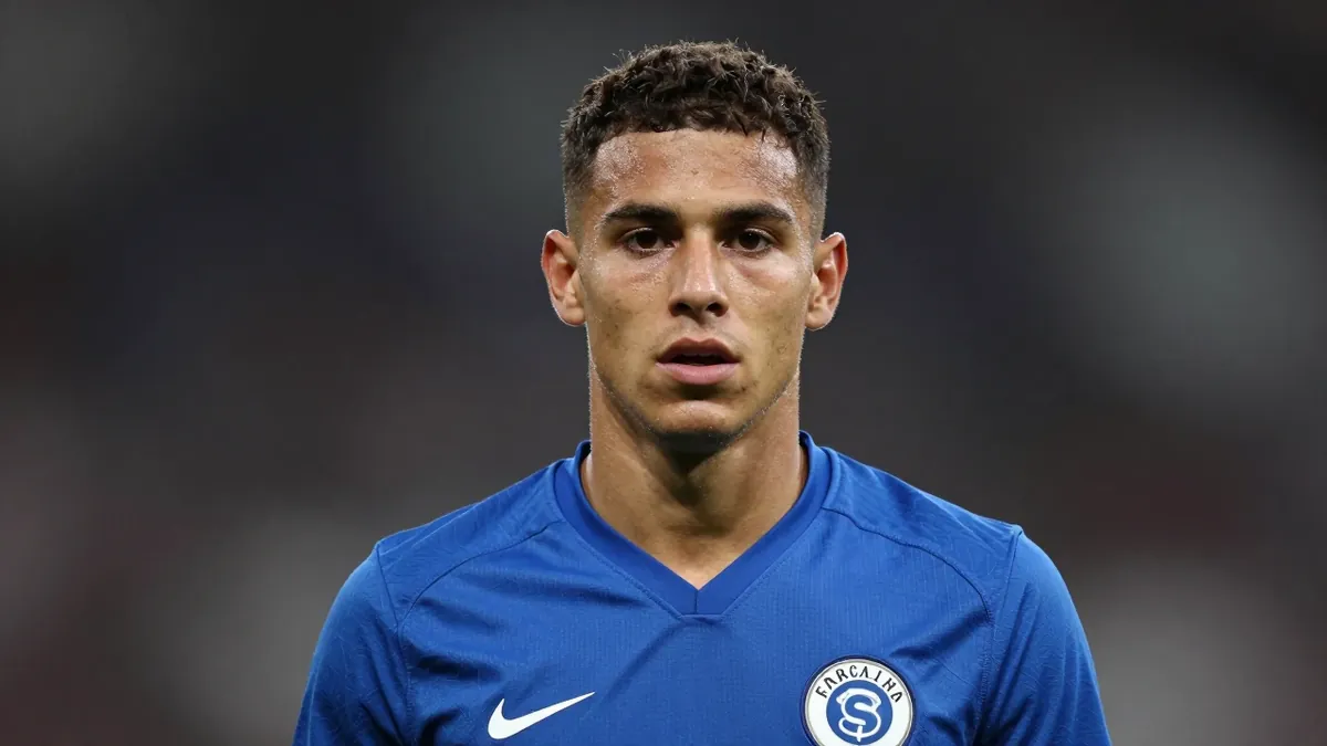 O FC Porto negocia com o Remo a transferência do avançado Gabriel Veron, para recuperar parte do investimento de 10,2...