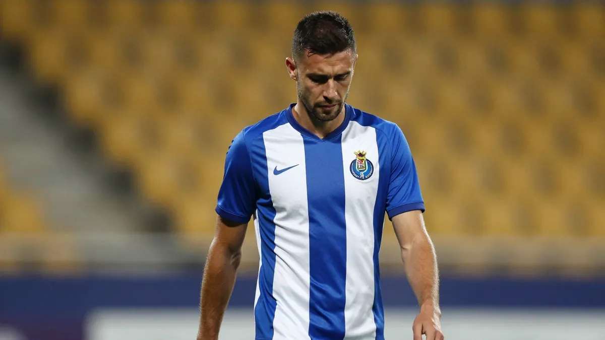 O meio-campista do FC Porto, Samu, compartilhou uma mensagem de despedida ao seu irmão Rodrigo Mora, que se transferiu...