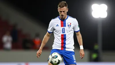 Jan Bednarek pode perder a estreia do FC Porto na Liga 2026/27 devido a uma lesão no joelho