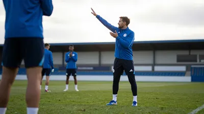 O treinador Francesco Farioli juntou a equipa B do FC Porto ao plantel principal no Olival, uma medida necessária devido...