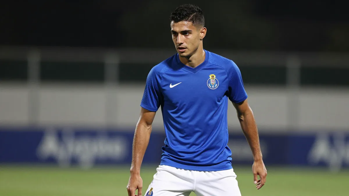 Farioli chama avançados da equipa B ao treino do FC Porto