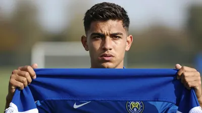 O avançado de 19 anos, formado no clube, deixa os dragões por uma transferência que pode render até 250 mil euros, com o...