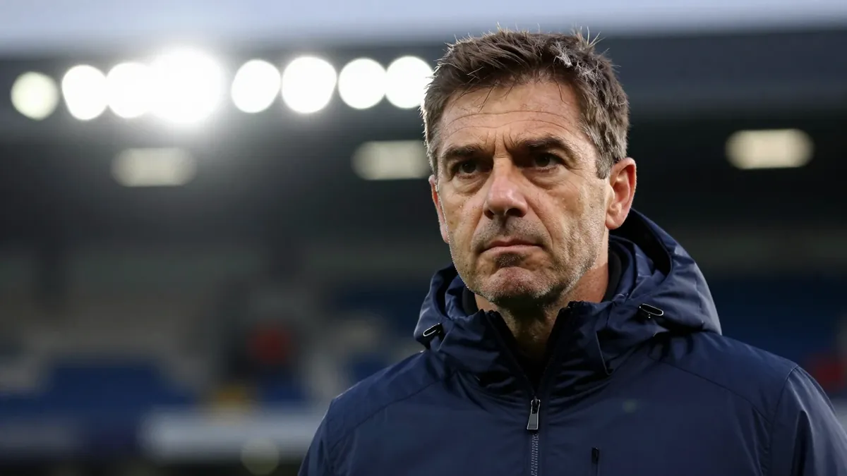 O treinador do Manchester City, Enzo Maresca, admite dar descanso a Erling Haaland, pai recente, enquanto o líder do...