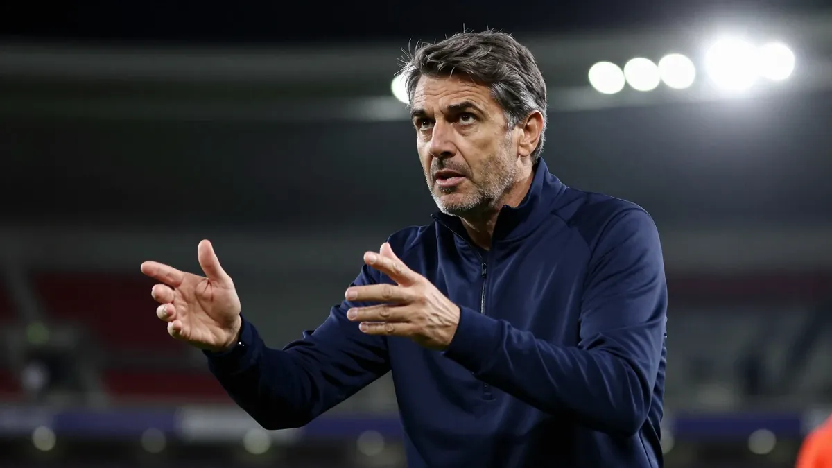O treinador do Manchester City, Enzo Maresca, questionou o comportamento do banco do FC Porto após um incidente no túnel...