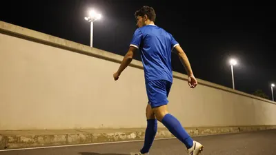 Uma crónica de Manuel Fúria recorre à perspetiva de uma senhora que joga golfe para criticar a arbitragem e o espírito do...