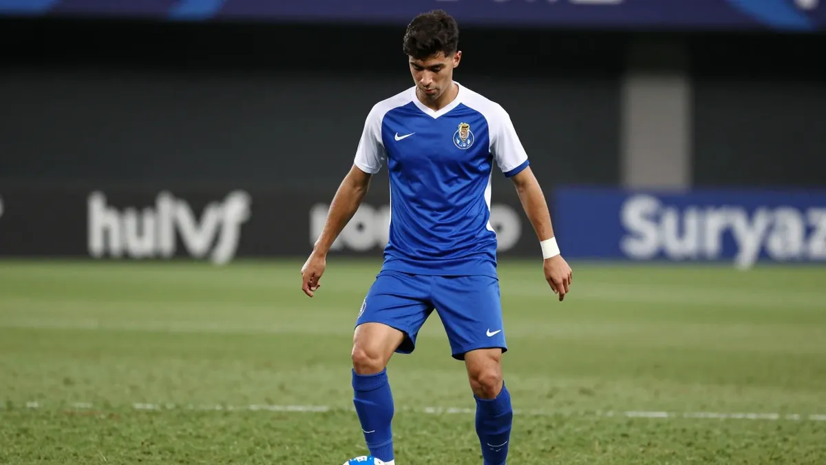 O médio húngaro do Rio Ave, Nikitscher, lamentou a derrota na receção ao FC Porto (0-2) e assumiu que a equipa de Vila do...
