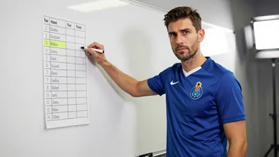 O FC Porto abandonou a negociação por Dzenan Pejcinovic, após o Wolfsburgo pedir 30 milhões de euros pelo jogador